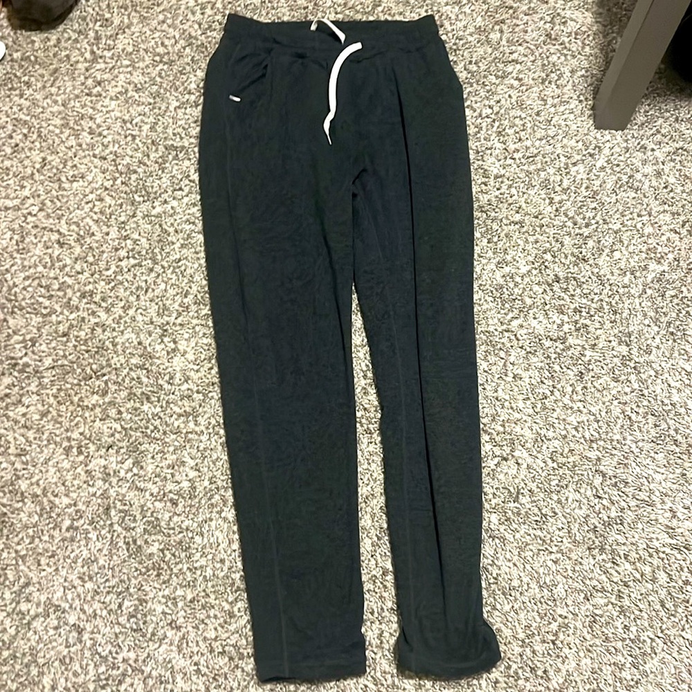 Vuori Sweatpants men's. Size large. Worn twice. Extremely comfortable.
